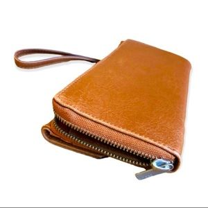 Matt & nat clutch NWOT